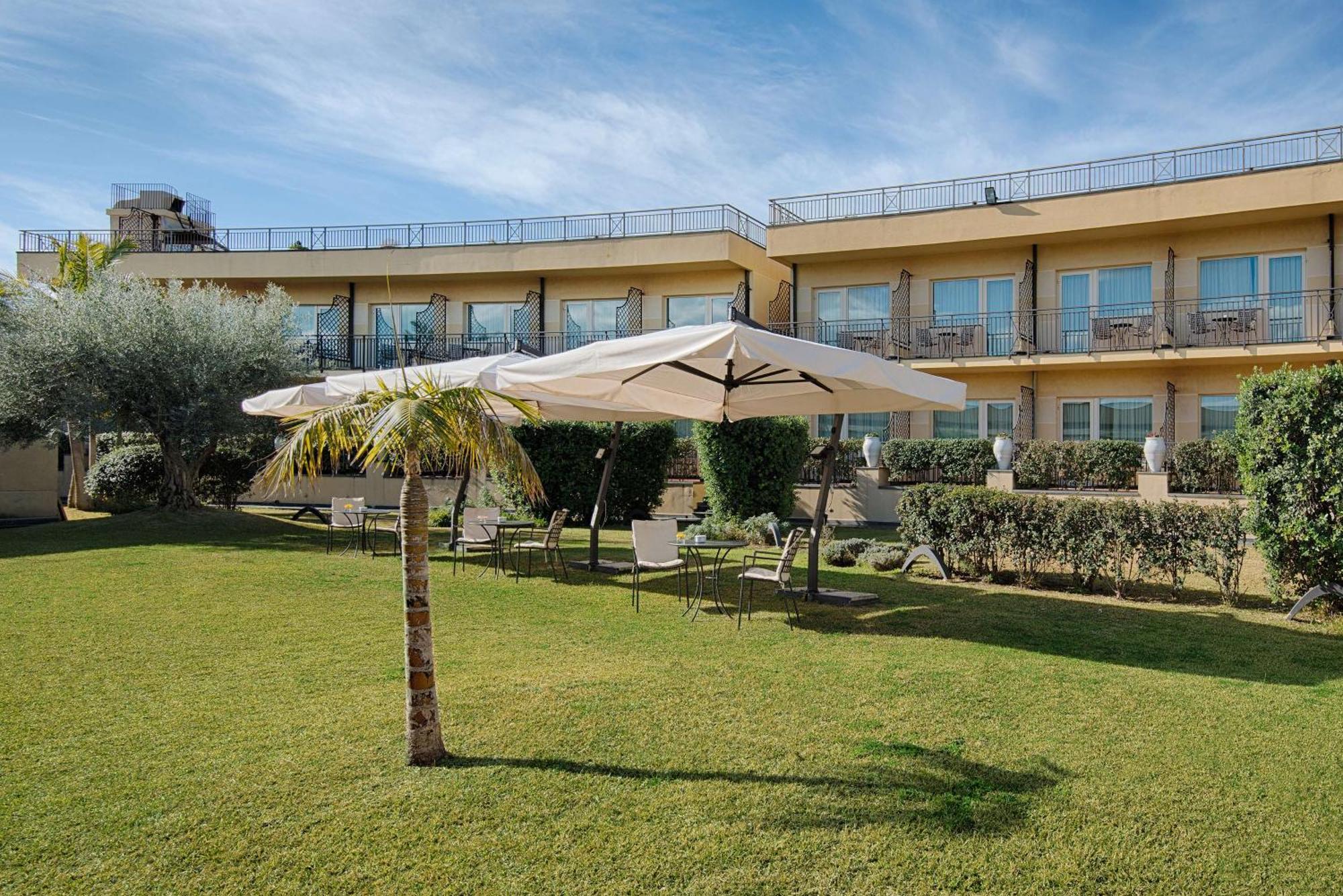 Nh Catania Parco Degli Aragonesi Hotel Екстериор снимка